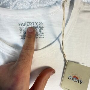 Faherty Surf Stripe Sunwashed Tee Mens Size M White Blue NWT MKS2364-WSS